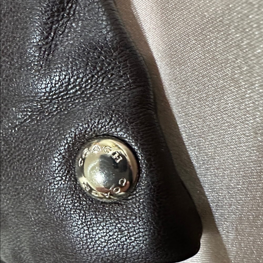Coach Leather Short Gloves - Picture 2 of 6